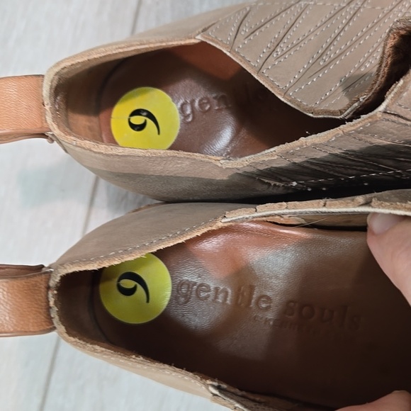 Gentle Souls Women By Kenneth Cole Leather Pointed Toe Slip-On Shoes Boots 9M - Picture 5 of 11